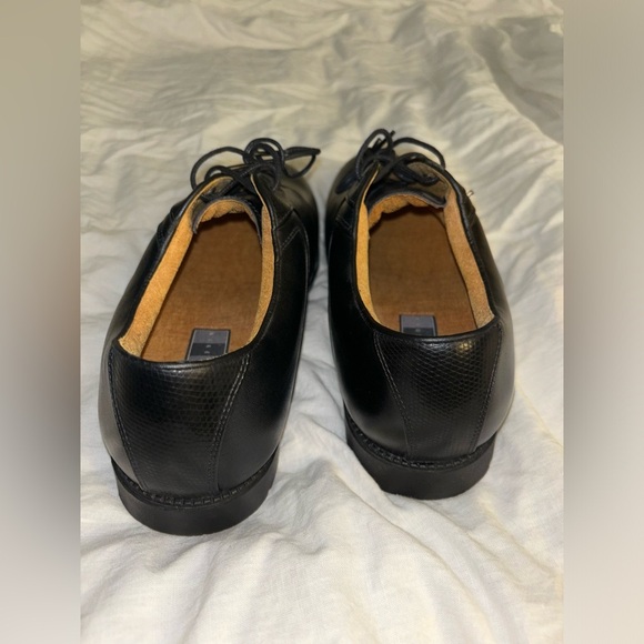 LIKE NEW Nike golf shoes! - Picture 6 of 9